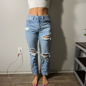 Forever 21. Boyfriend ripped jeans. Size 26
